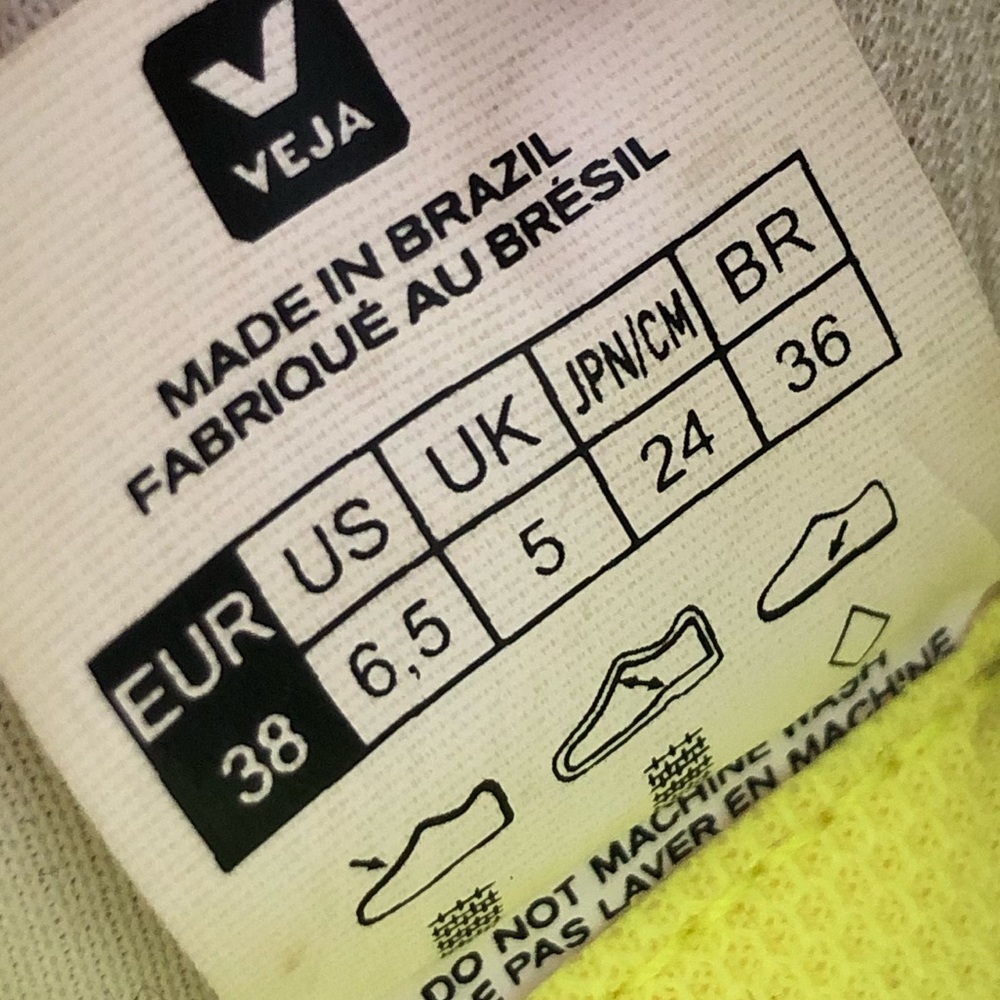 Veja Cream and Black Sneakers Modern Athletic Design - Picture 7 of 12